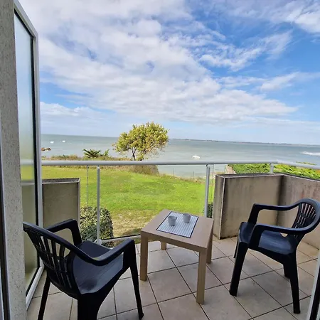 Lovely In A Prime Location With Direct Access To The Apartment *